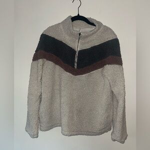 White quarterzip sherpa